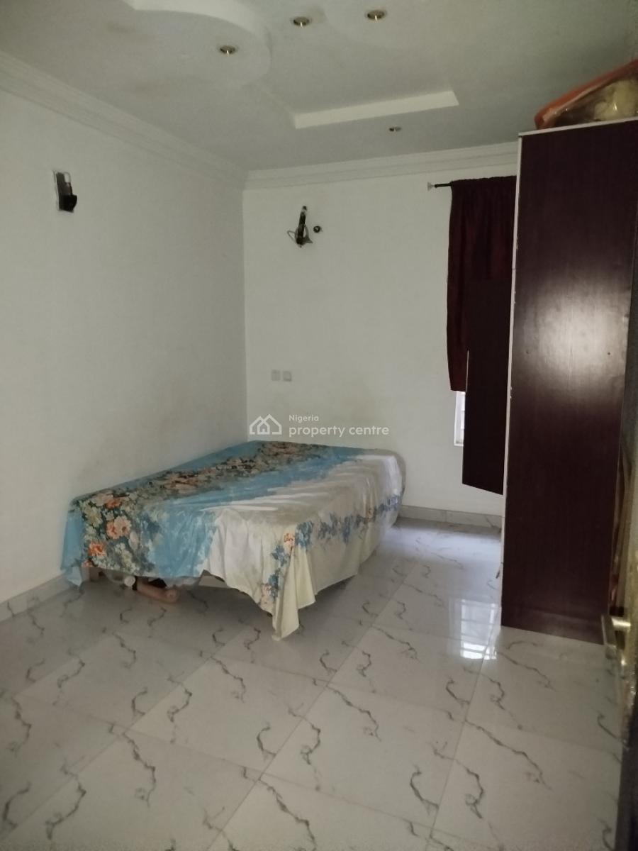 Standard Room Shared Apartment in a 3-bedroom Flat, Hitech Estate, Alasia, Ajah, Lagos, Flat / Apartment for Rent