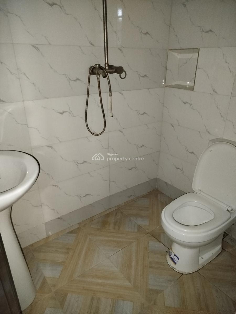 Standard Room Shared Apartment in a 3-bedroom Flat, Hitech Estate, Alasia, Ajah, Lagos, Flat / Apartment for Rent