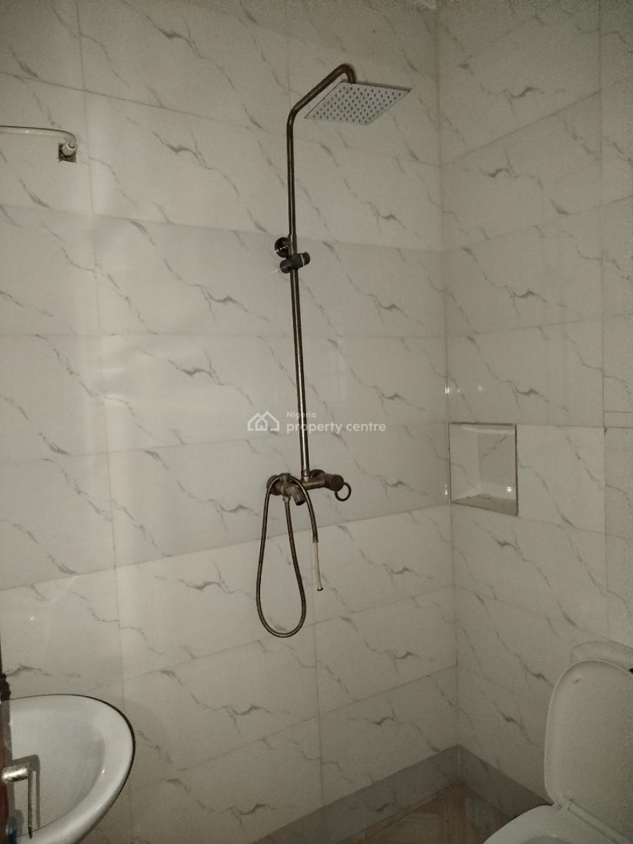 Standard Room Shared Apartment in a 3-bedroom Flat, Hitech Estate, Alasia, Ajah, Lagos, Flat / Apartment for Rent