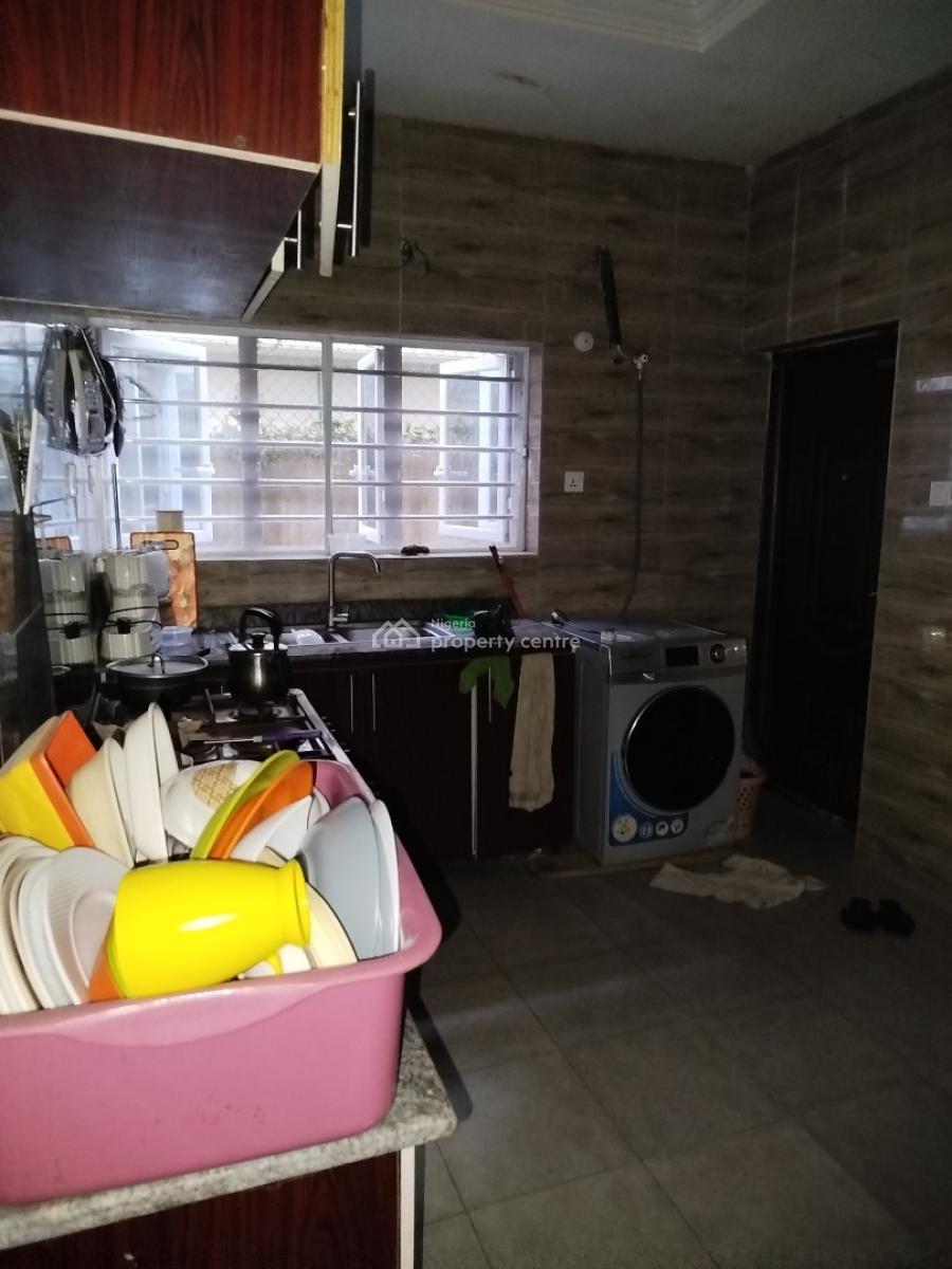 Standard Room Shared Apartment in a 3-bedroom Flat, Hitech Estate, Alasia, Ajah, Lagos, Flat / Apartment for Rent