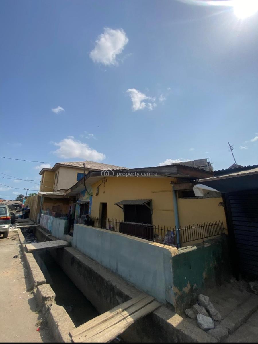 Bungalow on a Full Plot of Land in a Good Location, Surulere, Lagos, Detached Bungalow for Sale