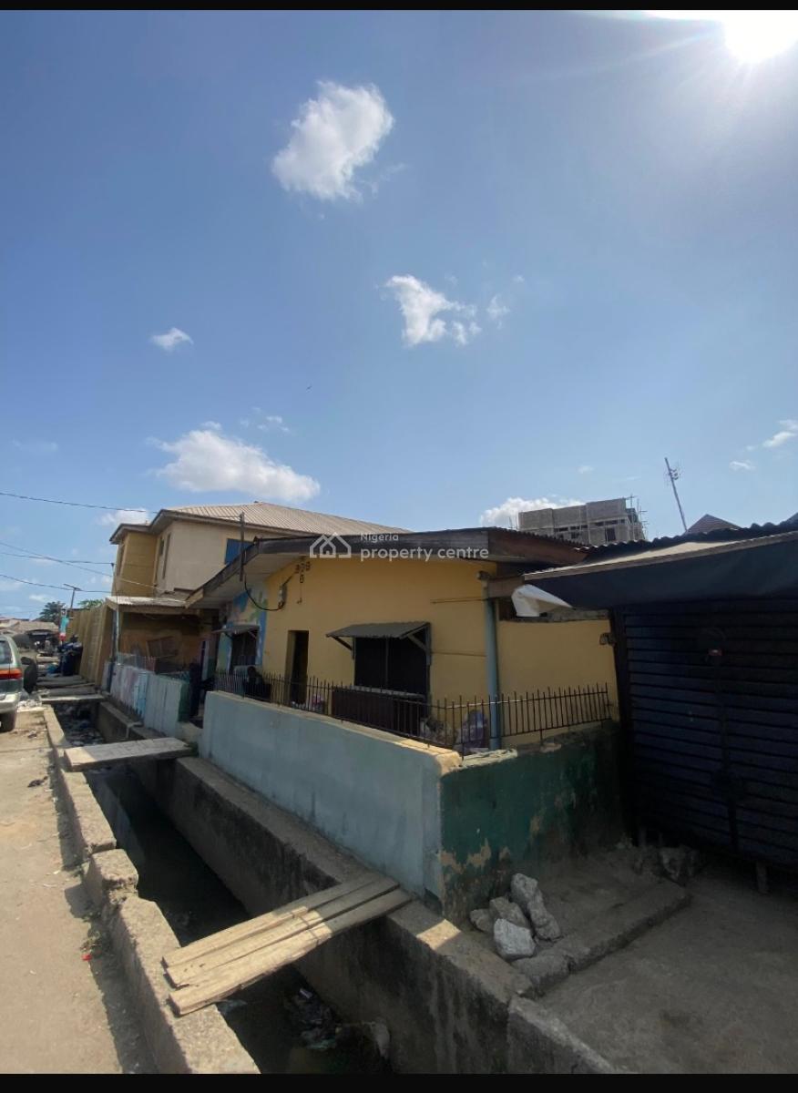 Bungalow on a Full Plot of Land in a Good Location, Surulere, Lagos, Detached Bungalow for Sale