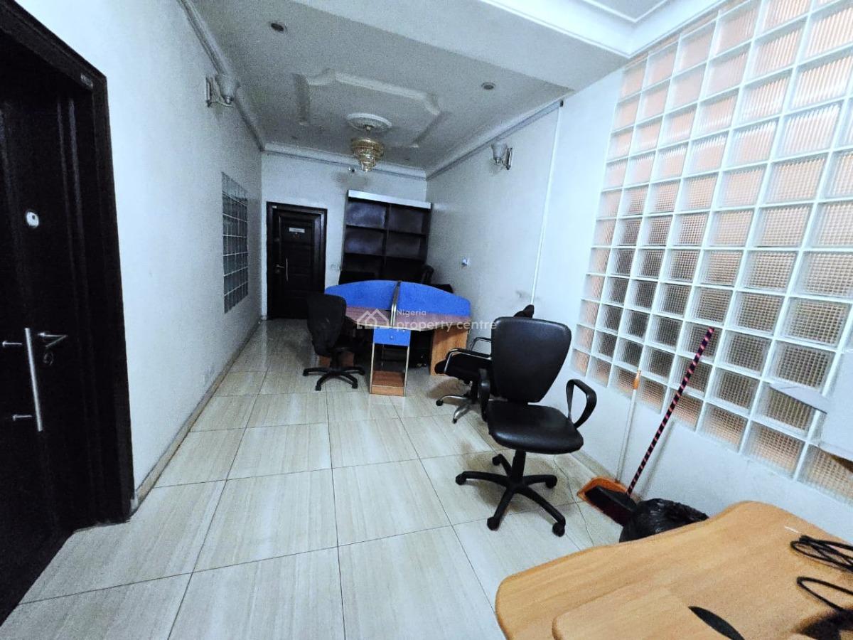Commercial 3-bedroom Apartment, Lekki Phase 1, Lekki, Lagos, Commercial Property for Rent