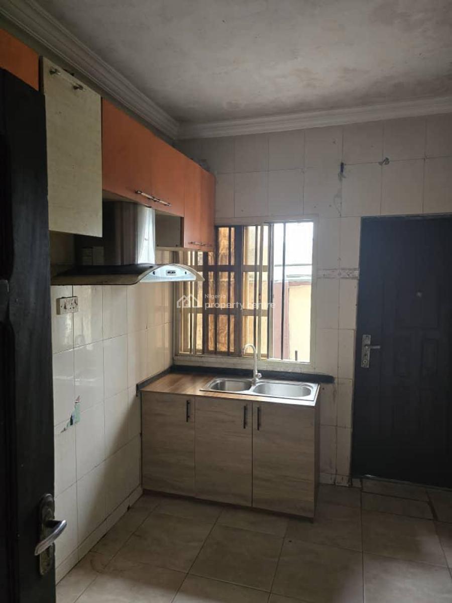 Nicely Built 3 Bedroom Flat, Omole Phase 2, Ikeja, Lagos, Flat / Apartment for Rent