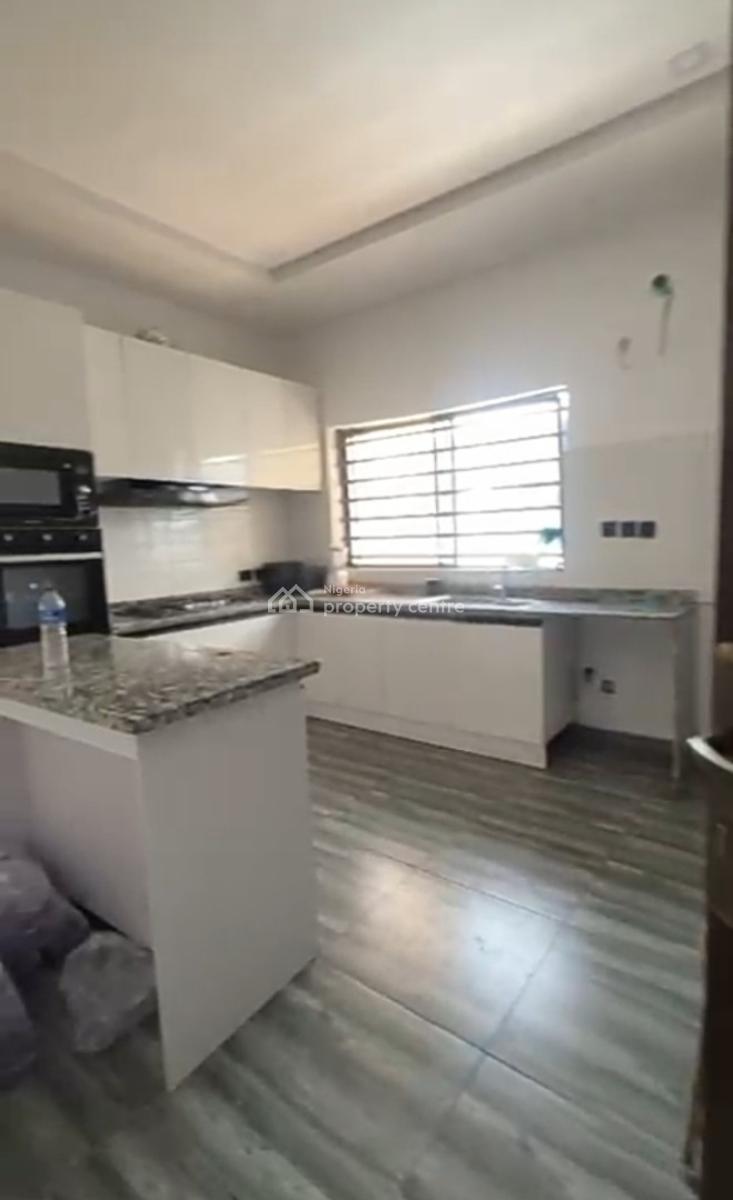 Masters Bedroom Inside a Shared Townhome{ Video }, Mavila Homes Estate Orchid Road, Lekki, Lagos, Detached Duplex for Rent