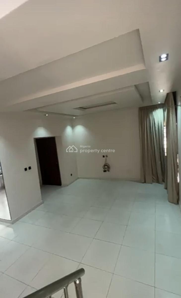 Masters Bedroom Inside a Shared Townhome{ Video }, Mavila Homes Estate Orchid Road, Lekki, Lagos, Detached Duplex for Rent