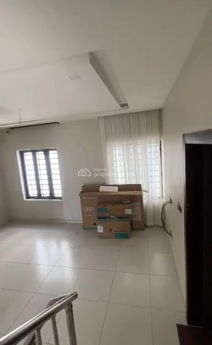 Masters Bedroom Inside a Shared Townhome{ Video }, Mavila Homes Estate Orchid Road, Lekki, Lagos, Detached Duplex for Rent