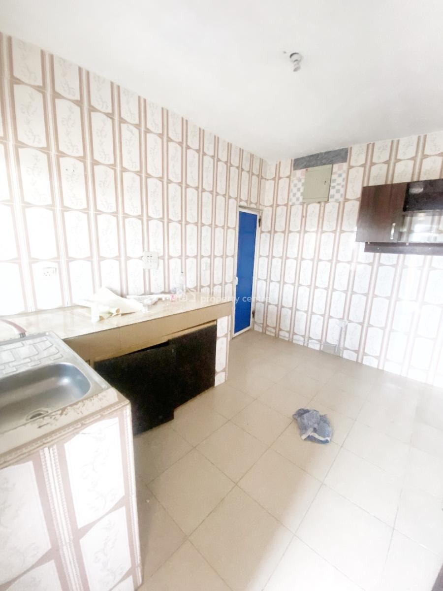 a Well Maintained Spacious 3 Bedroom Flat, Gra Phase 1, Magodo, Lagos, Flat / Apartment for Rent