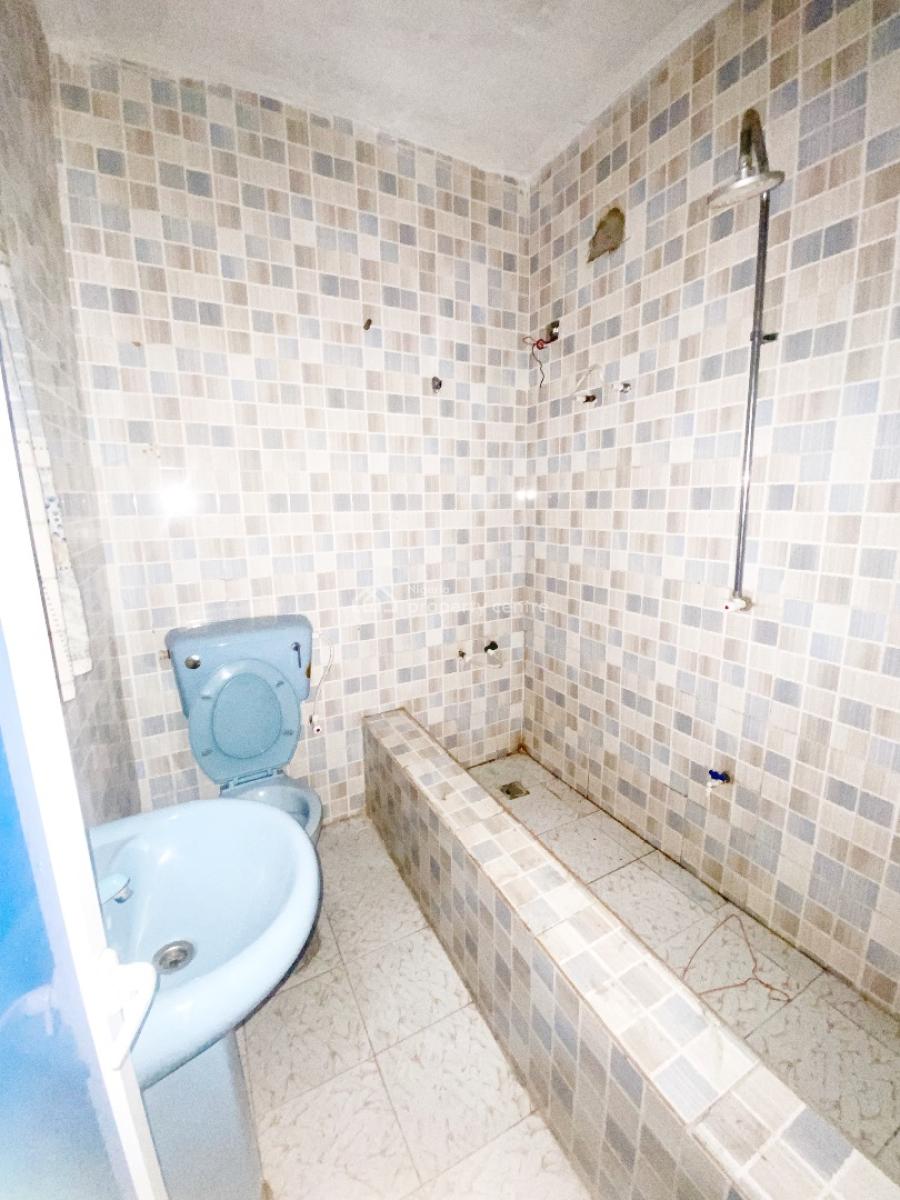 a Well Maintained Spacious 3 Bedroom Flat, Gra Phase 1, Magodo, Lagos, Flat / Apartment for Rent
