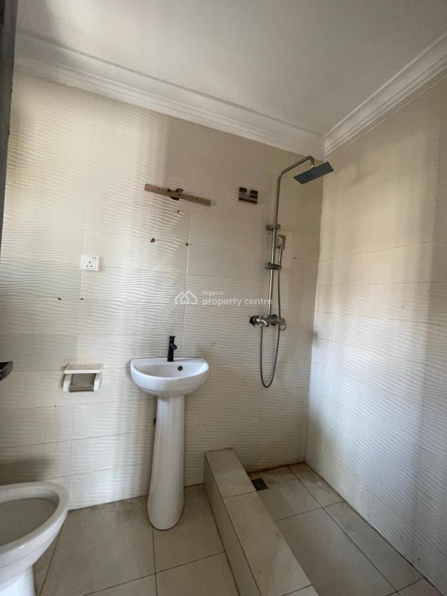 Spacious 3 Bedrooms Flat /self Serviced, Ologolo-lekki, Ologolo, Lekki, Lagos, Flat / Apartment for Rent