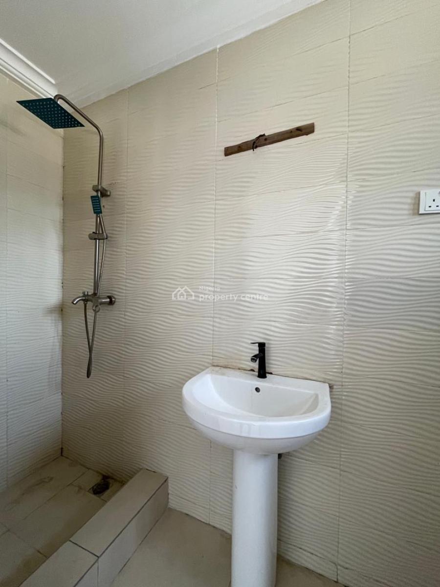 Clean and Spacious 3 Bedroom Flat, Ologolo, Lekki, Lagos, Flat / Apartment for Rent