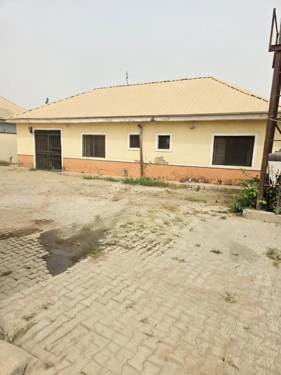 Luxury 6 Bedroom Bungalow with Excellent Facilities in Lugbe -abuja, Lugbe District. Abuja - Nigeria., Fha (f.h.a), Lugbe District, Abuja, Detached Bungalow for Sale