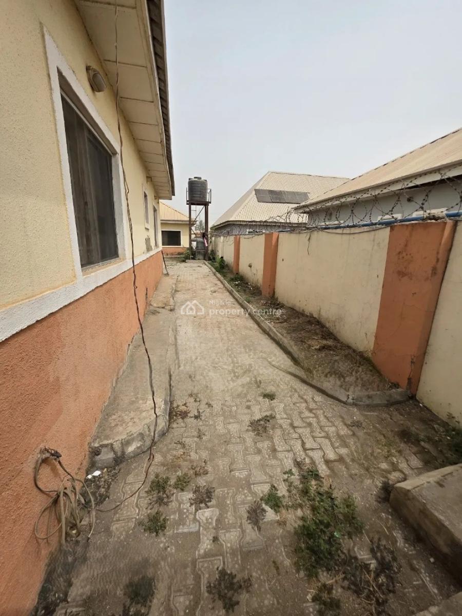 Luxury 6 Bedroom Bungalow with Excellent Facilities in Lugbe -abuja, Lugbe District. Abuja - Nigeria., Fha (f.h.a), Lugbe District, Abuja, Detached Bungalow for Sale