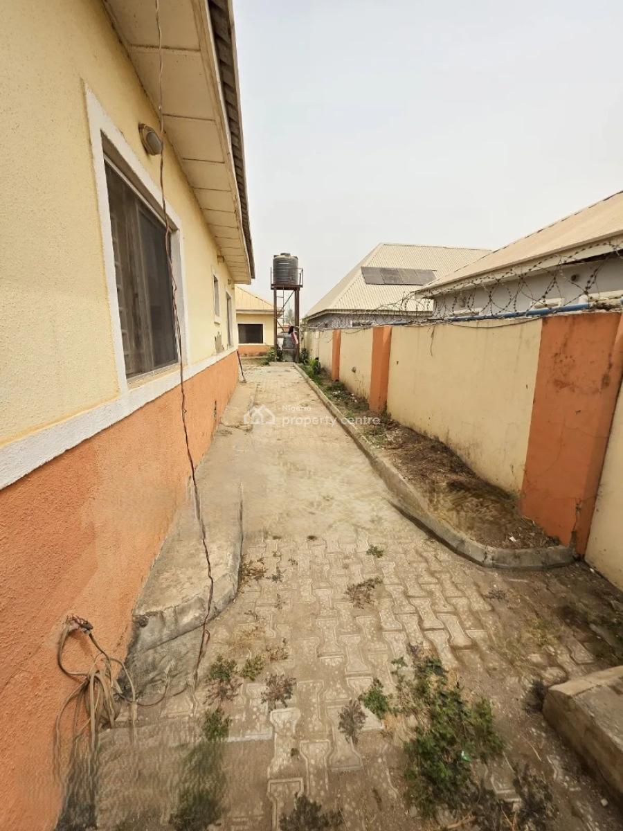 Luxury 6 Bedroom Bungalow with Excellent Facilities in Lugbe -abuja, Lugbe District. Abuja - Nigeria., Fha (f.h.a), Lugbe District, Abuja, Detached Bungalow for Sale