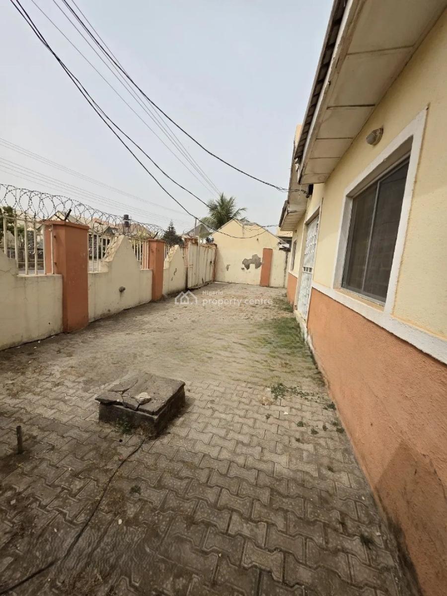 Luxury 6 Bedroom Bungalow with Excellent Facilities in Lugbe -abuja, Lugbe District. Abuja - Nigeria., Fha (f.h.a), Lugbe District, Abuja, Detached Bungalow for Sale