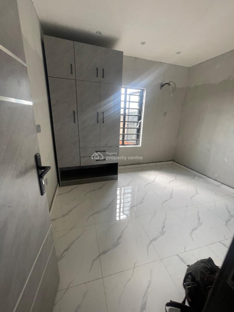 Newly Built, Spacious 3-bedroom Flats (upstairs), Off Adekunle Kuye Via Agbonyin Avenue, Surulere, Lagos, House for Rent