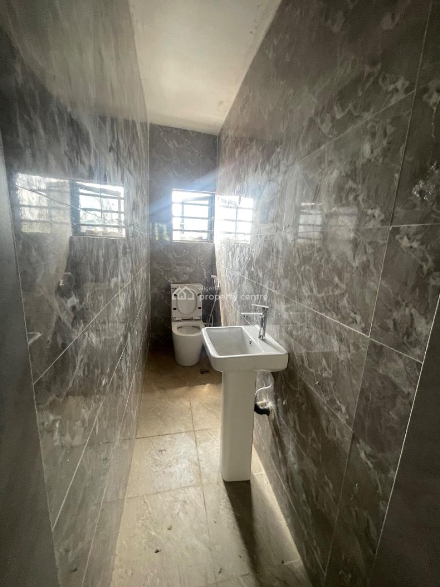 Newly Built, Spacious 3-bedroom Flats (upstairs), Off Adekunle Kuye Via Agbonyin Avenue, Surulere, Lagos, House for Rent