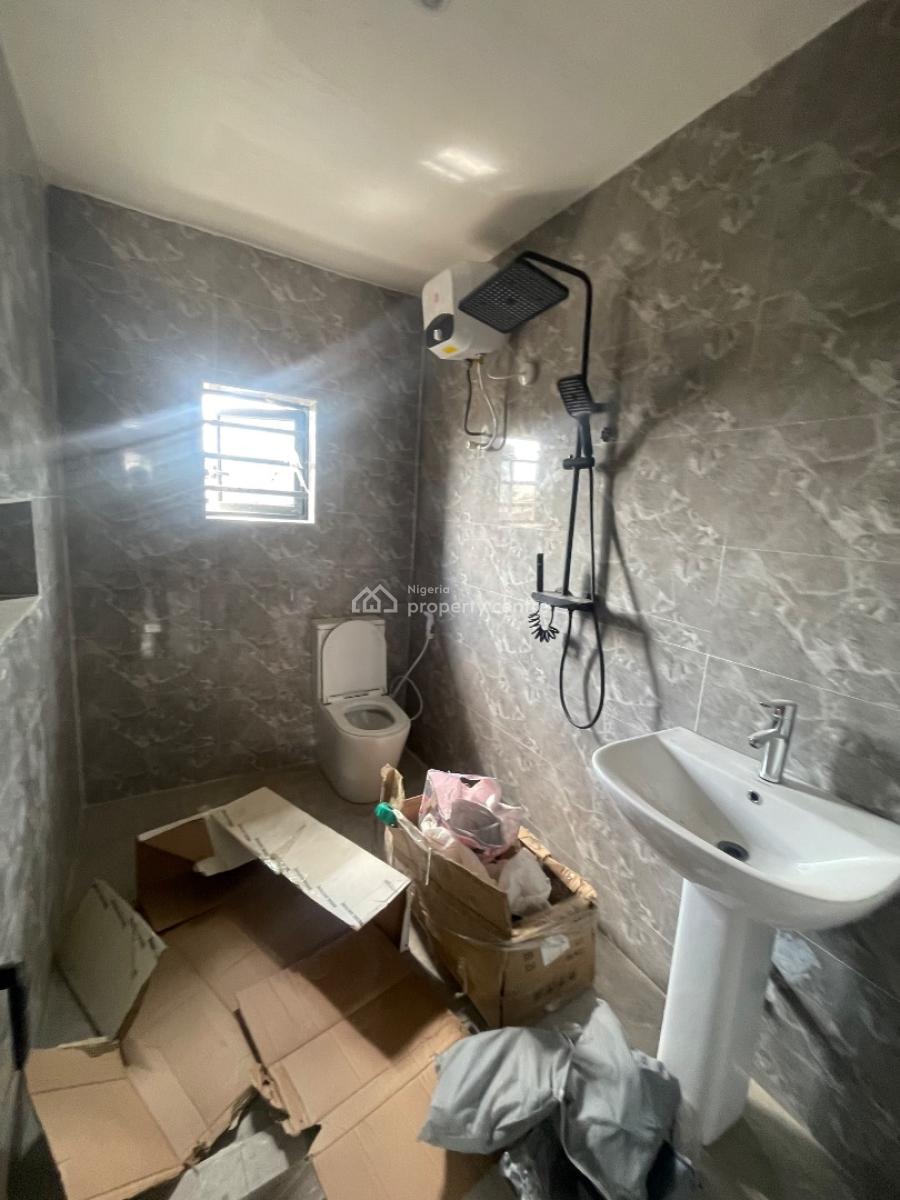 Newly Built, Spacious 3-bedroom Flats (upstairs), Off Adekunle Kuye Via Agbonyin Avenue, Surulere, Lagos, House for Rent
