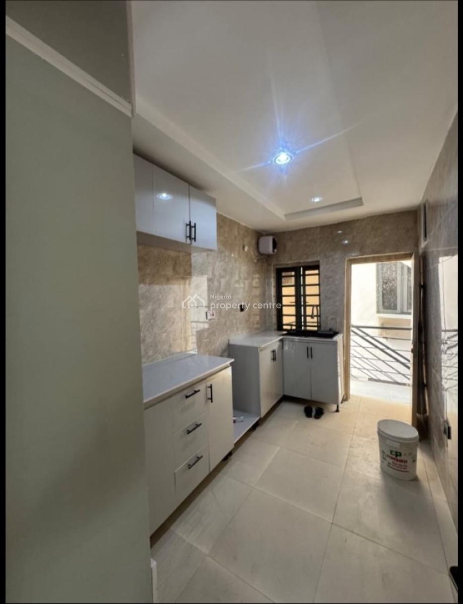 3bed Room Available, Ologolo, Lekki Phase 2, Lekki, Lagos, Flat / Apartment for Rent