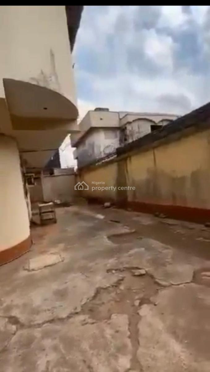 Sitting on *823sqm Demolishable 7 Bedroom,  Duplex, Ikeja Gra, Ikeja, Lagos, Detached Duplex for Sale