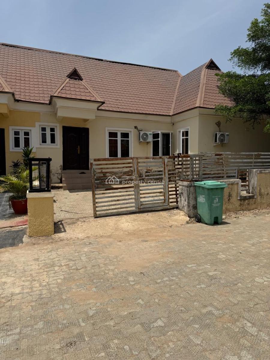 3 Bedrooms Semi Detached Bungalow with Attached Bq, Opposite River Park.lugbe., Lugbe District, Abuja, Semi-detached Bungalow for Sale