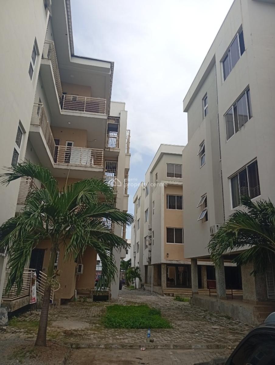 Distressed Spacious 3 Bedroom Flat, Orchid Road By 2nd Toll Gate, Lekki - Epe Expressway, Lekki, Lagos, Flat / Apartment for Sale