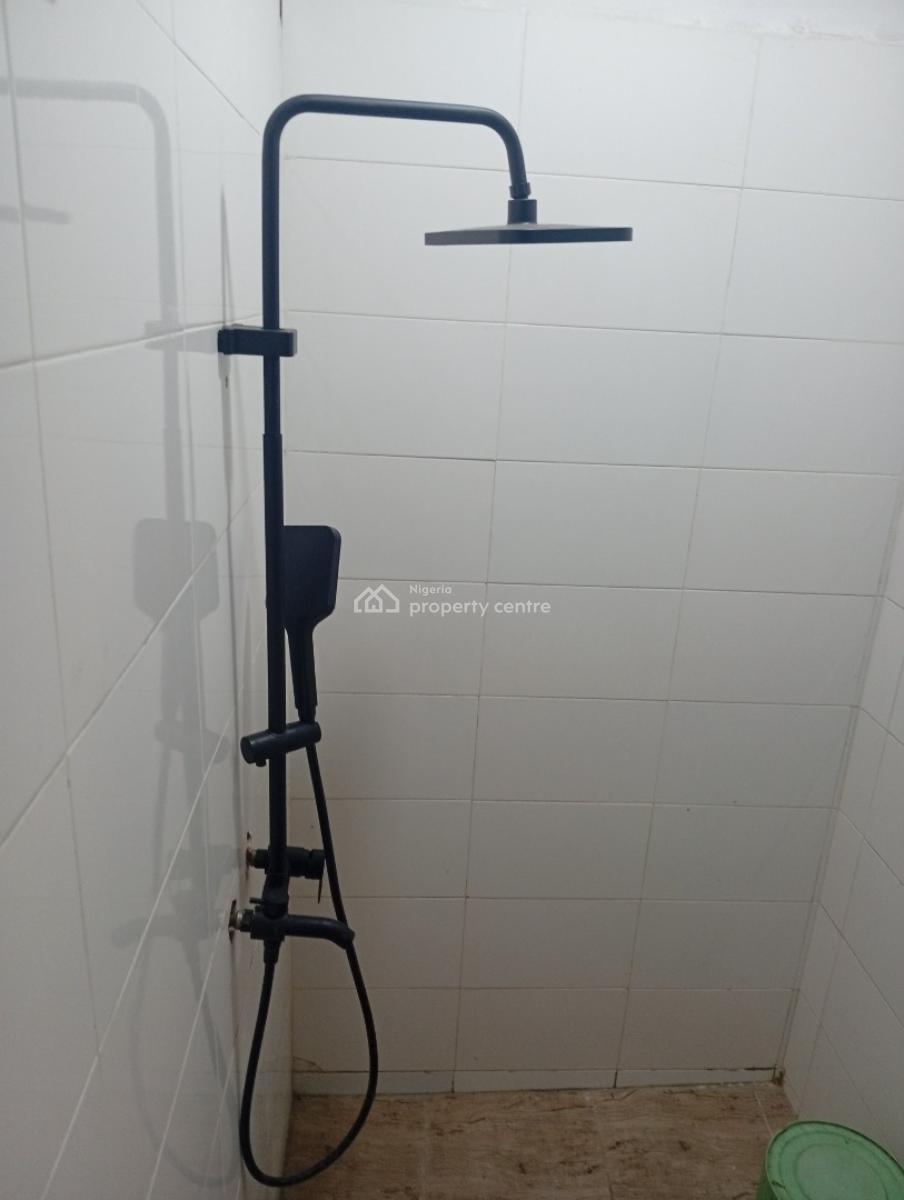 Distressed Spacious 3 Bedroom Flat, Orchid Road By 2nd Toll Gate, Lekki - Epe Expressway, Lekki, Lagos, Flat / Apartment for Sale