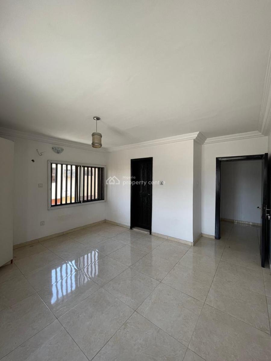 Spacious 3 Bedroom Apartment, Ologolo, Lekki, Lagos, Flat / Apartment for Rent