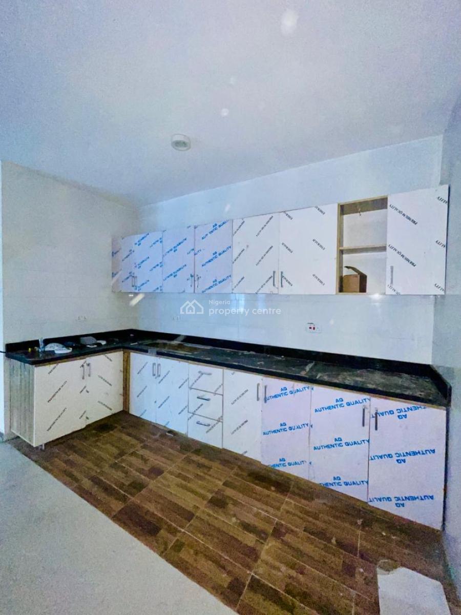 Sharp and Well Maintained 2 En-suite Bedrooms Apartment, Osapa, Lekki, Lagos, Flat / Apartment for Rent