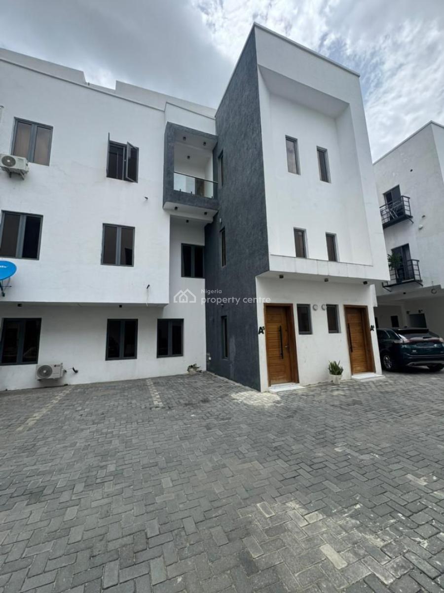Spacious 4-bedroom Semi-detached Duplex with Bq in a Secure Location, Lekki Phase 1, Lekki, Lagos, Semi-detached Duplex for Rent