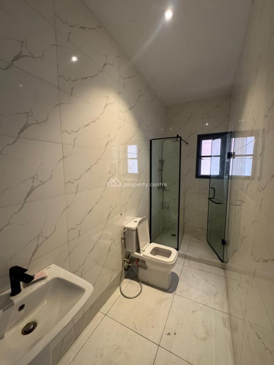 Spacious 4-bedroom Semi-detached Duplex with Bq in a Secure Location, Lekki Phase 1, Lekki, Lagos, Semi-detached Duplex for Rent