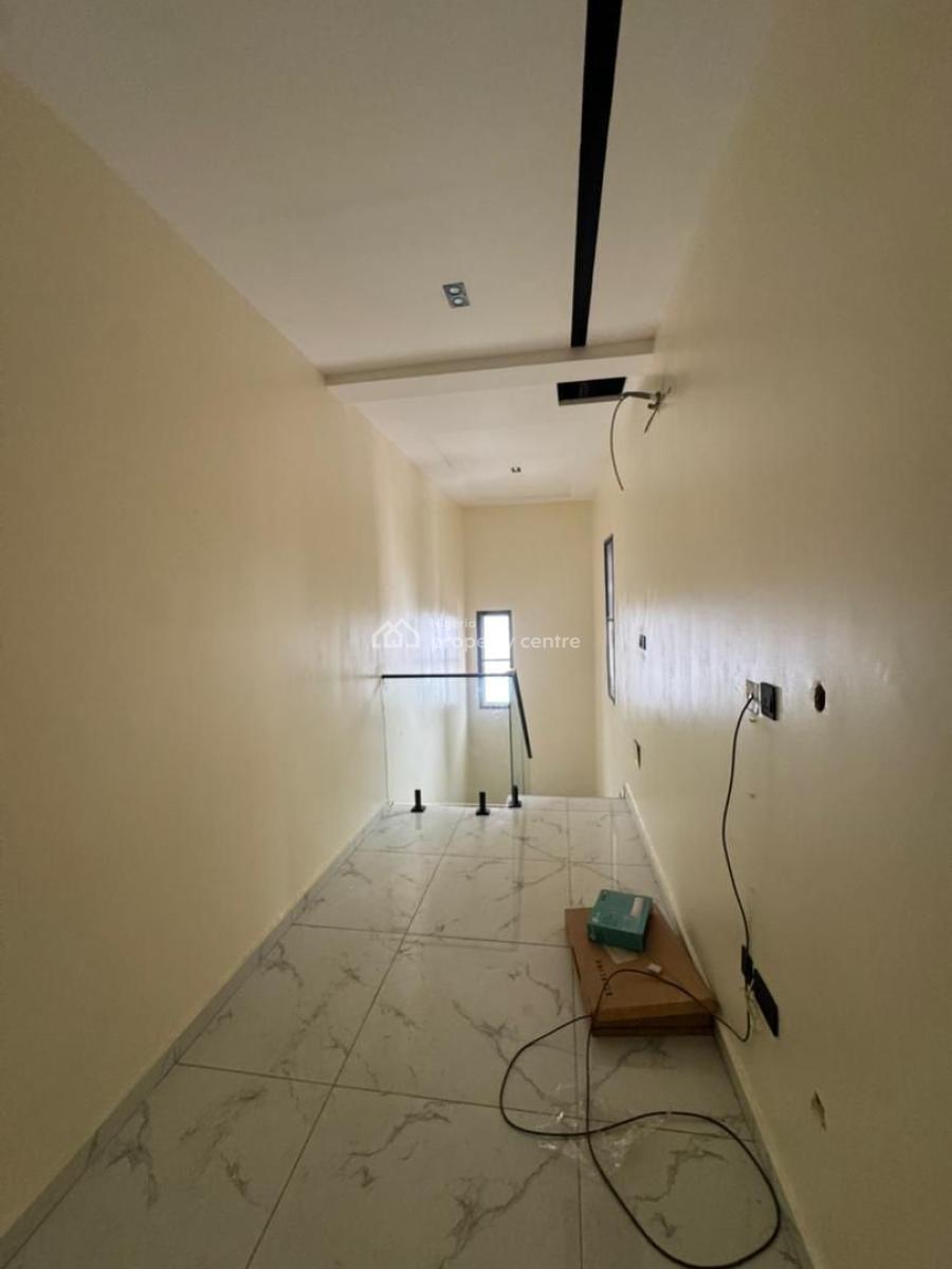 Spacious 4-bedroom Semi-detached Duplex with Bq in a Secure Location, Lekki Phase 1, Lekki, Lagos, Semi-detached Duplex for Rent