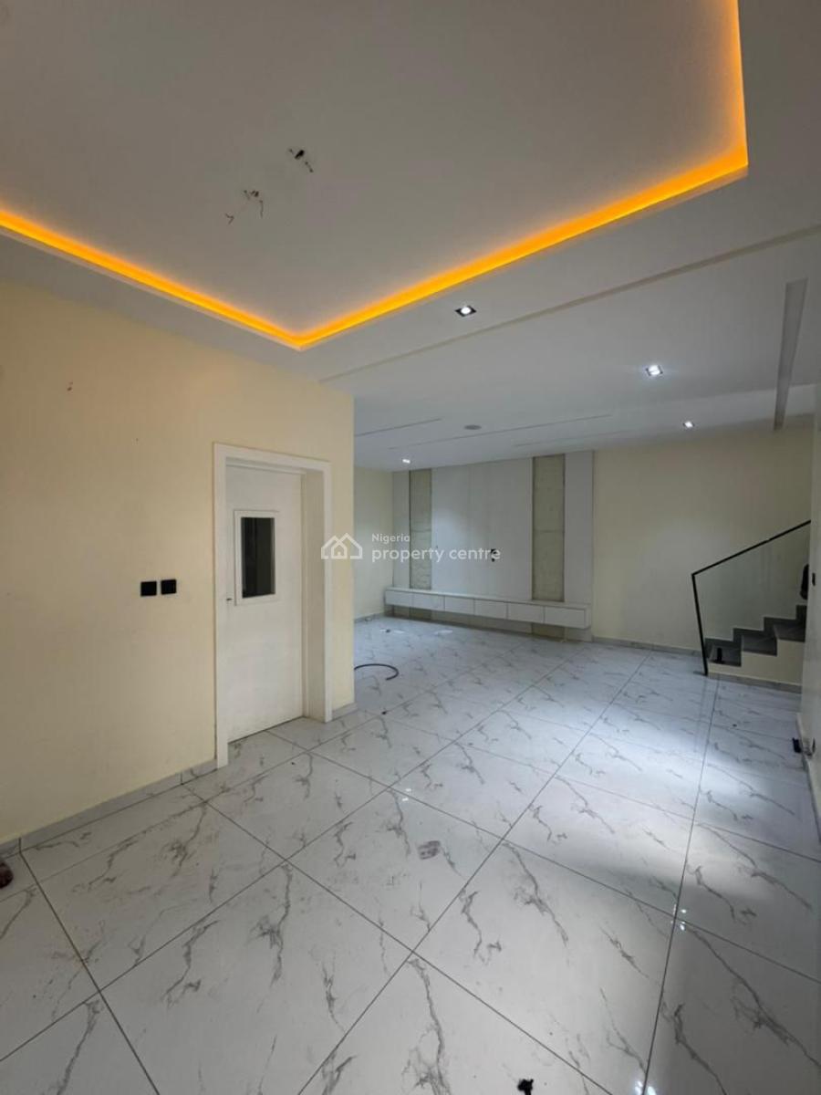 Spacious 4-bedroom Semi-detached Duplex with Bq in a Secure Location, Lekki Phase 1, Lekki, Lagos, Semi-detached Duplex for Rent