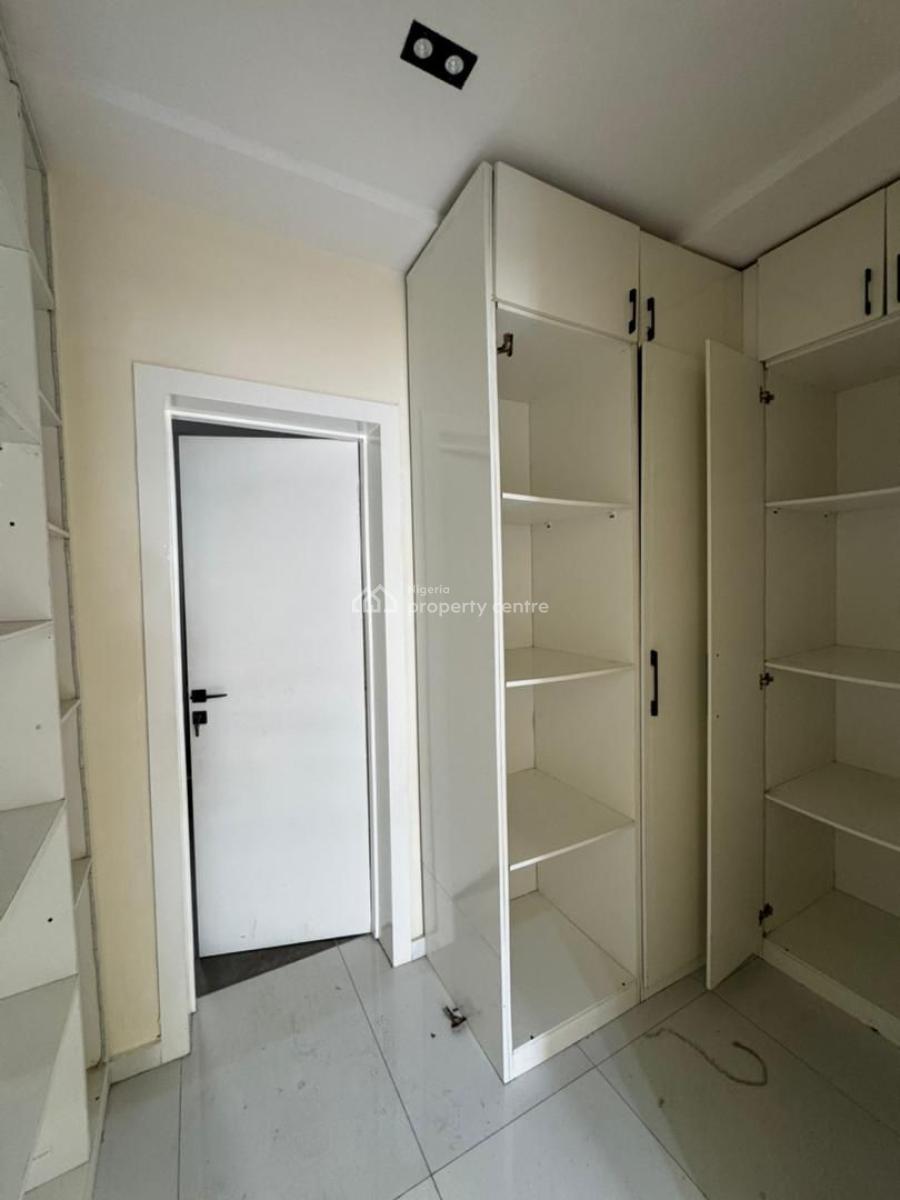 Spacious 4-bedroom Semi-detached Duplex with Bq in a Secure Location, Lekki Phase 1, Lekki, Lagos, Semi-detached Duplex for Rent