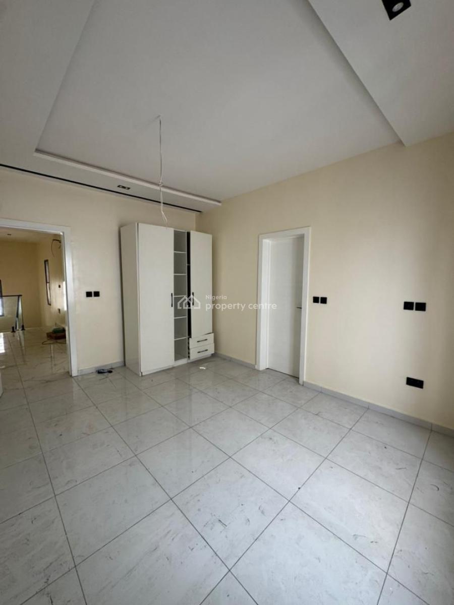 Spacious 4-bedroom Semi-detached Duplex with Bq in a Secure Location, Lekki Phase 1, Lekki, Lagos, Semi-detached Duplex for Rent