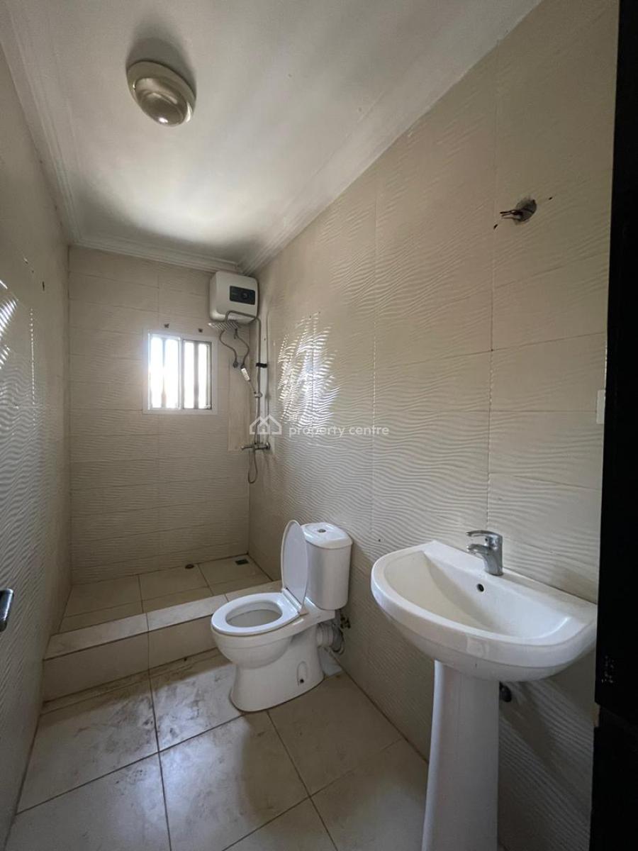 Clean & Spacious 3 Bedroom Flat, Ologolo, Lekki, Ologolo, Lekki, Lagos, Flat / Apartment for Rent