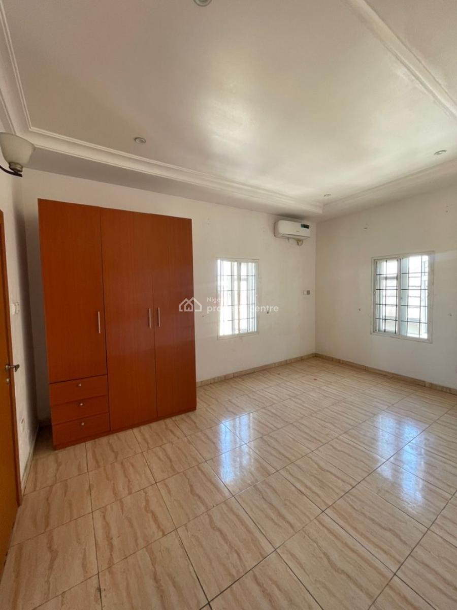 Spacious 2bedroom Apartment (upstairs), Ikota, Lekki, Lagos, Flat / Apartment for Rent