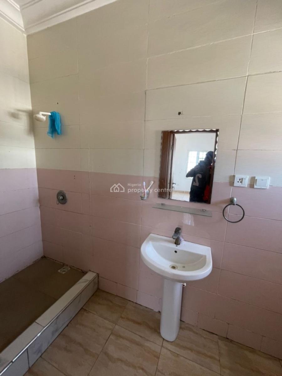 Spacious 2bedroom Apartment (upstairs), Ikota, Lekki, Lagos, Flat / Apartment for Rent