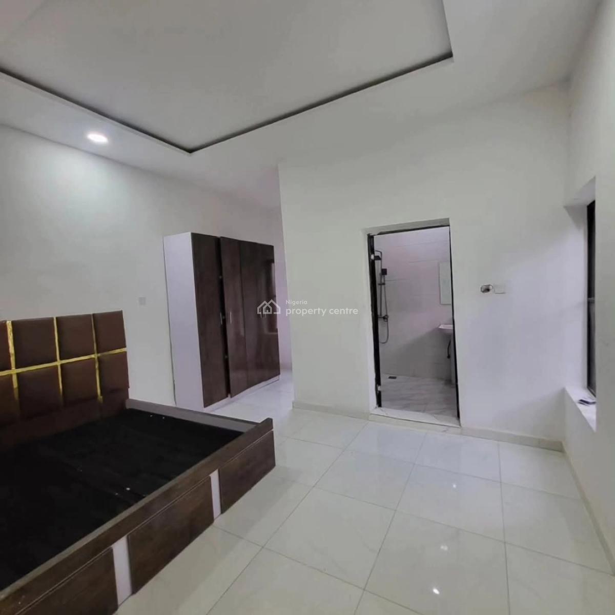 a Distress 3 Bedrooms Terrace Duplex with 2 Living Room, Durumi, Abuja, Terraced Duplex for Sale