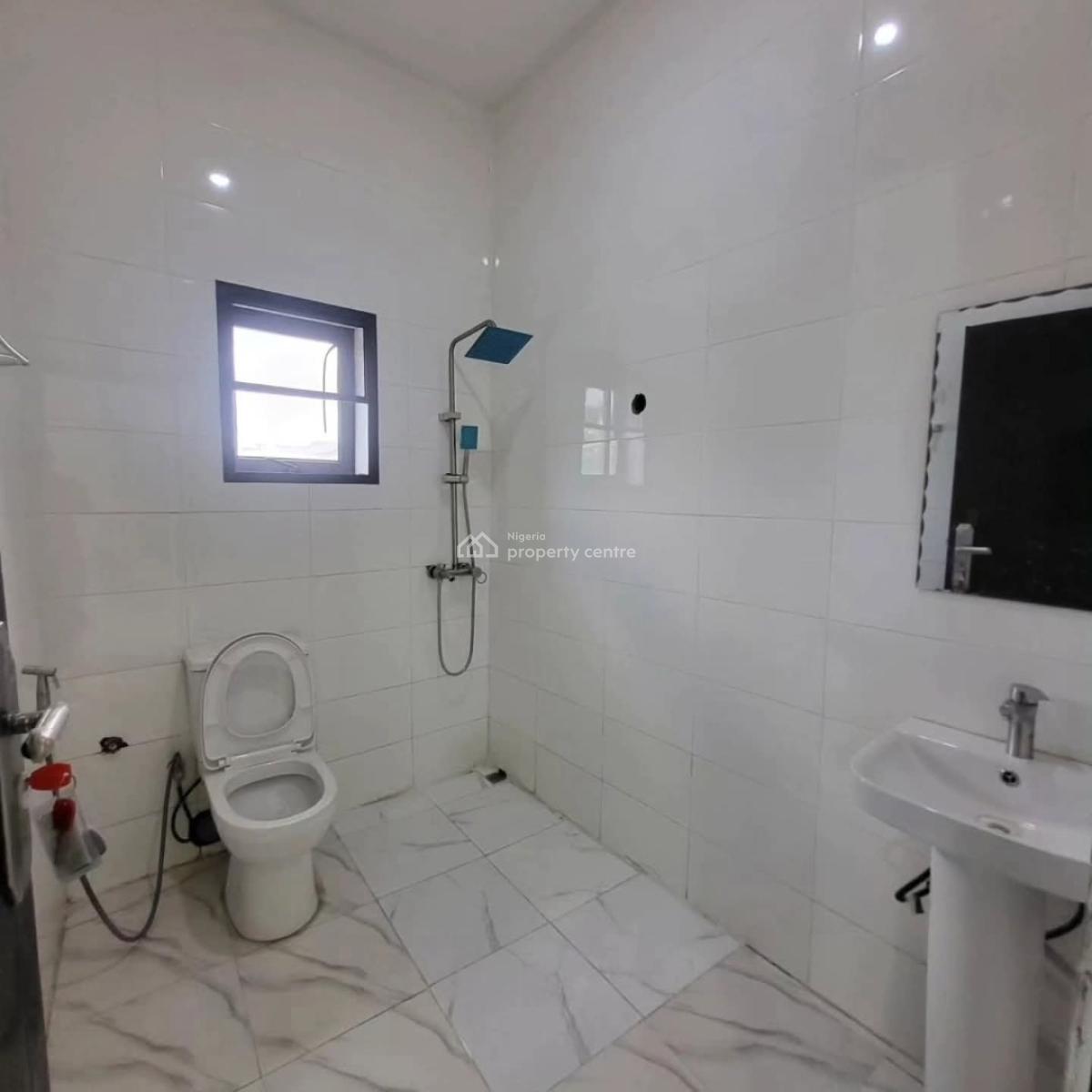 a Distress 3 Bedrooms Terrace Duplex with 2 Living Room, Durumi, Abuja, Terraced Duplex for Sale