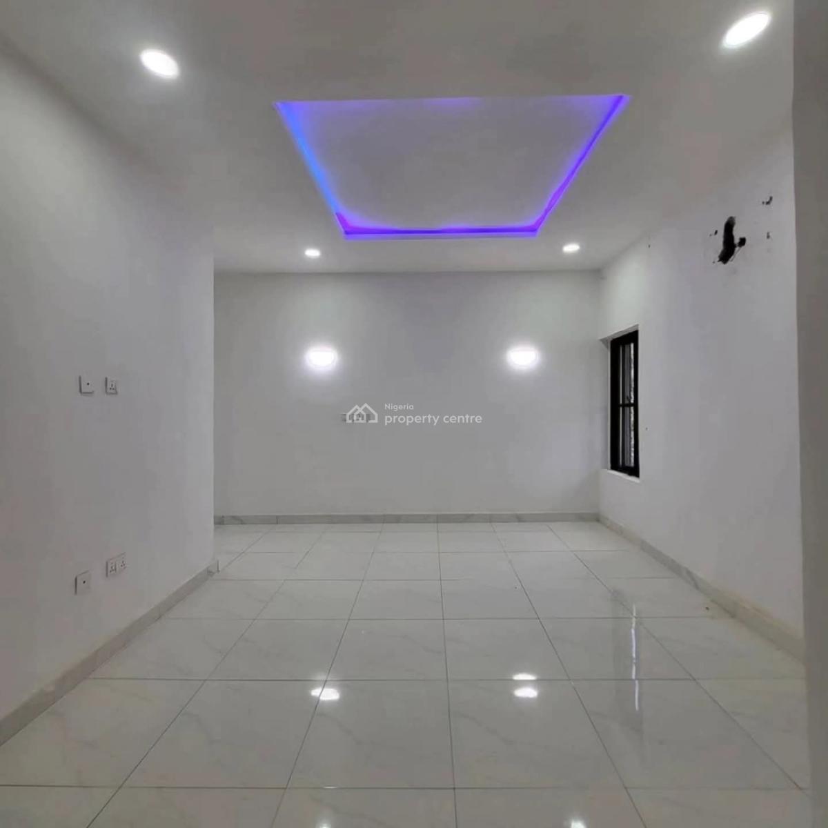 a Distress 3 Bedrooms Terrace Duplex with 2 Living Room, Durumi, Abuja, Terraced Duplex for Sale