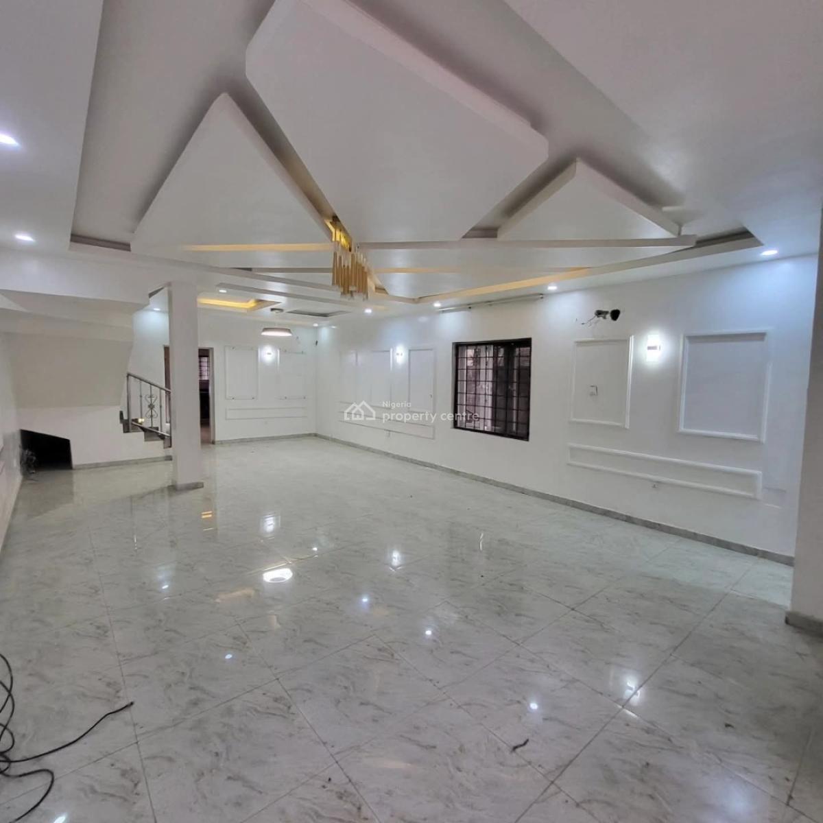 4 Bedrooms Terrace Duplex with a Room Bq, Guzape District, Abuja, Terraced Duplex for Sale