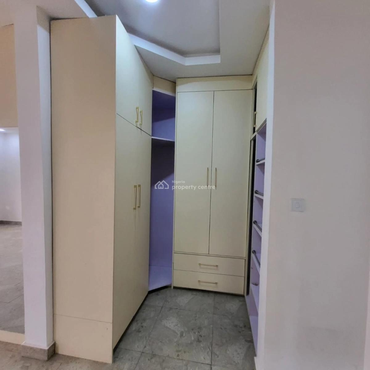 4 Bedrooms Terrace Duplex with a Room Bq, Guzape District, Abuja, Terraced Duplex for Sale