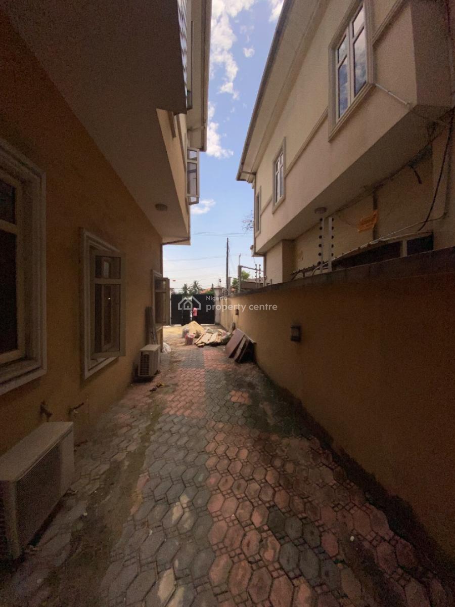 Spacious 5 Bedroom Detached House Located in Lekki Phase 1, Ladi Alakija Street, Lekki Phase 1, Lekki, Lagos, Detached Duplex for Rent