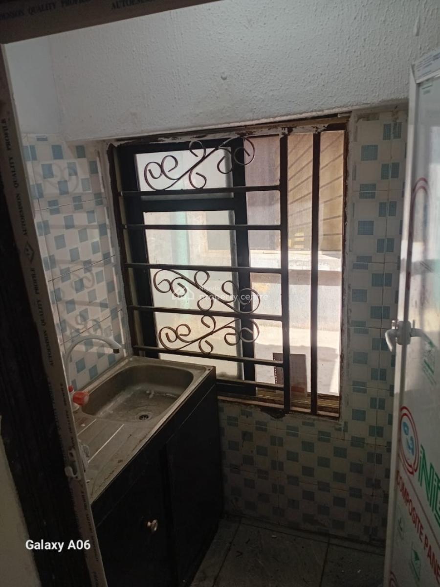 Nice Self Contain, Southern View Estate, Lekki Phase 1, Lekki, Lagos, Flat / Apartment for Rent