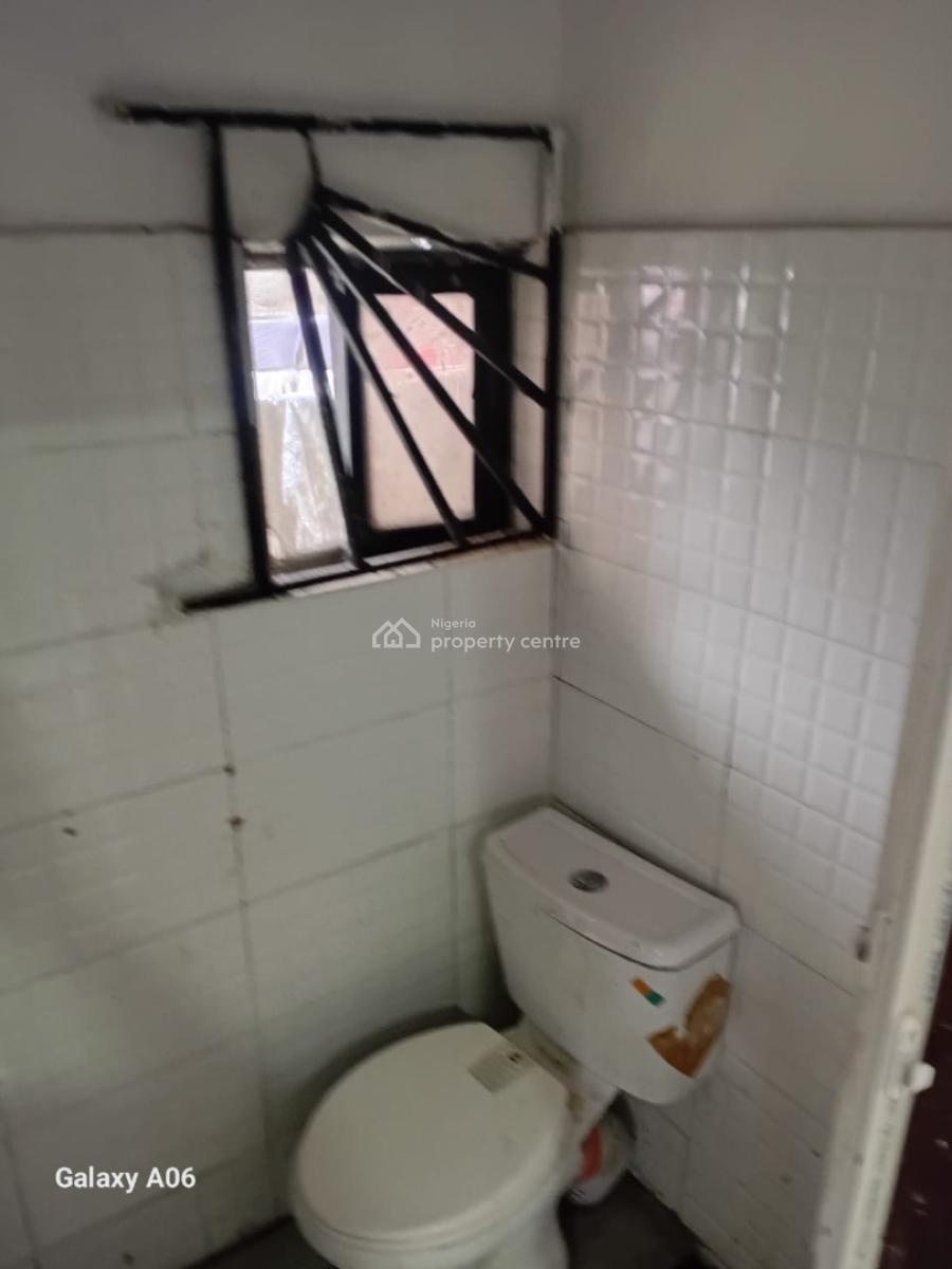 Nice Self Contain, Southern View Estate, Lekki Phase 1, Lekki, Lagos, Flat / Apartment for Rent
