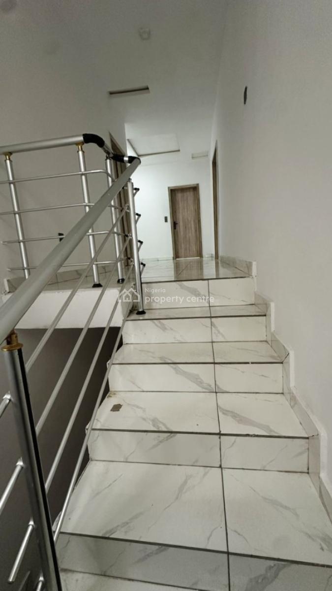 Semi Master Bedroom Upstairs  with 24 Hours Power Supply, Spring Garden Estate Orchid Road, Lekki, Lagos, Flat / Apartment for Rent