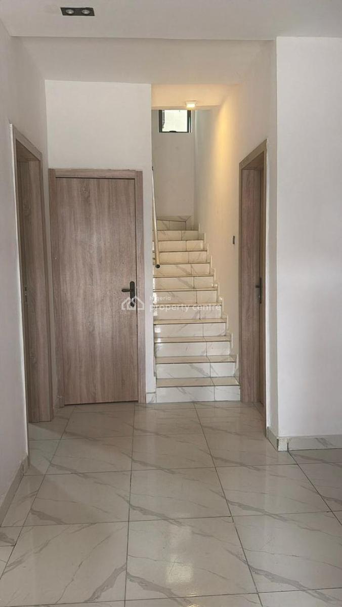 Semi Master Bedroom Upstairs  with 24 Hours Power Supply, Spring Garden Estate Orchid Road, Lekki, Lagos, Flat / Apartment for Rent