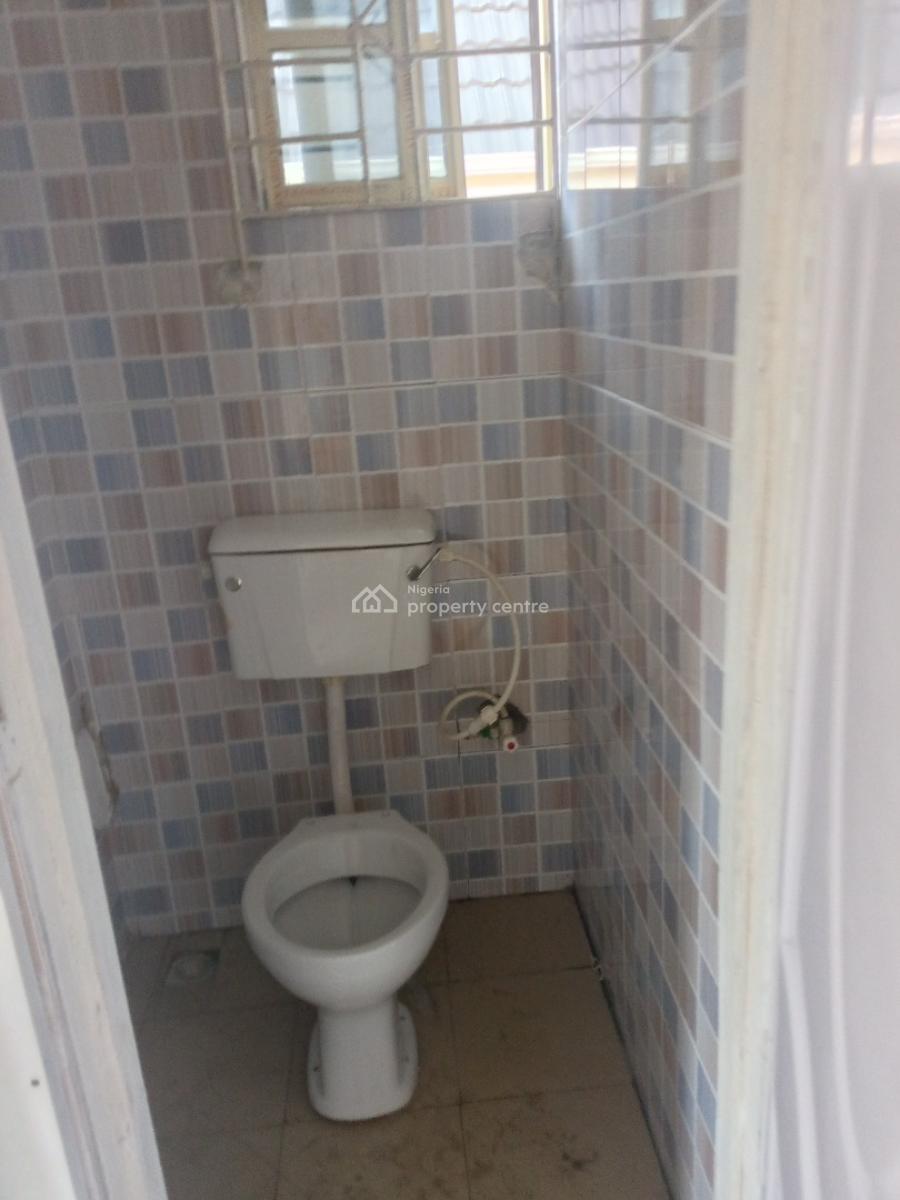 Spacious and Standard 2bedroom Flay in a Serene and Secured Estate, Anthony, Maryland, Lagos, Flat / Apartment for Rent