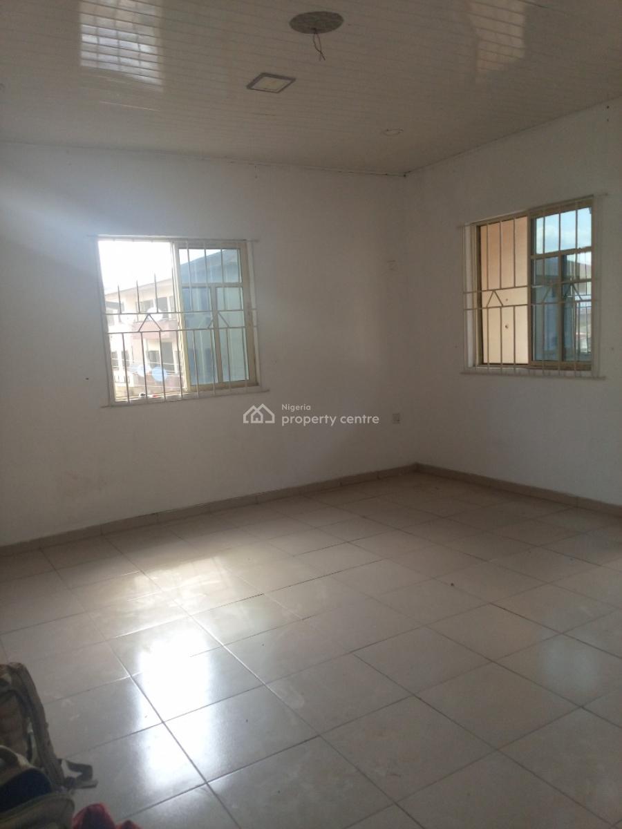 Spacious and Standard 2bedroom Flay in a Serene and Secured Estate, Anthony, Maryland, Lagos, Flat / Apartment for Rent